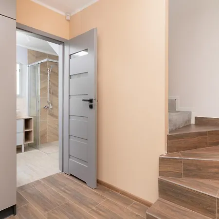 Semesterbostad Na Zlotej Z Ogrodkiem, Tarasem I Parkingiem By Renters